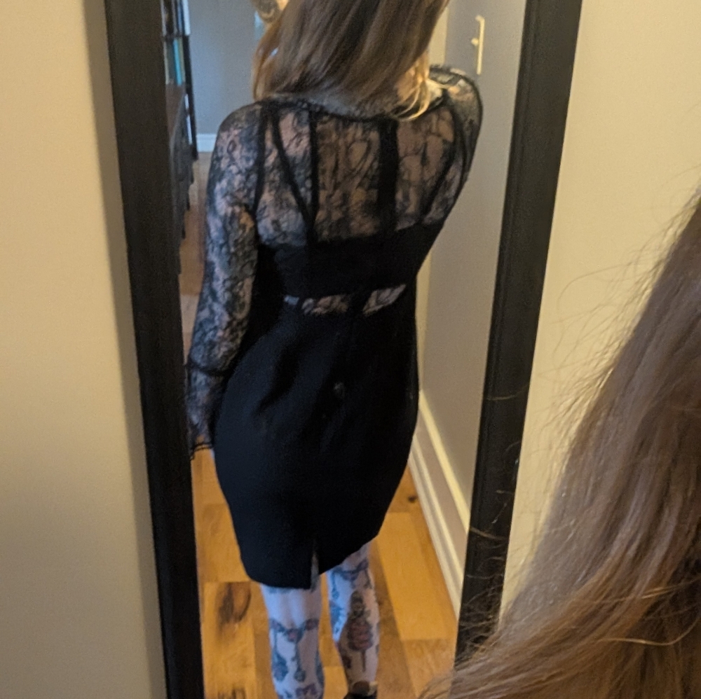 Nicholas Sheer Lace Bell Sleeve Cocktail Sheath Dress - Black - Size 6 - Picture 16 of 17